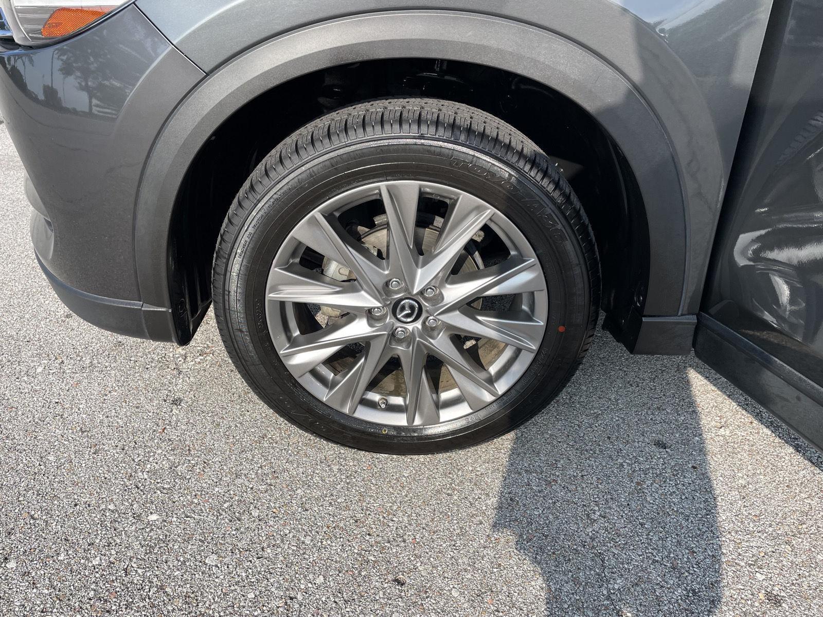 Vehicle photo 10