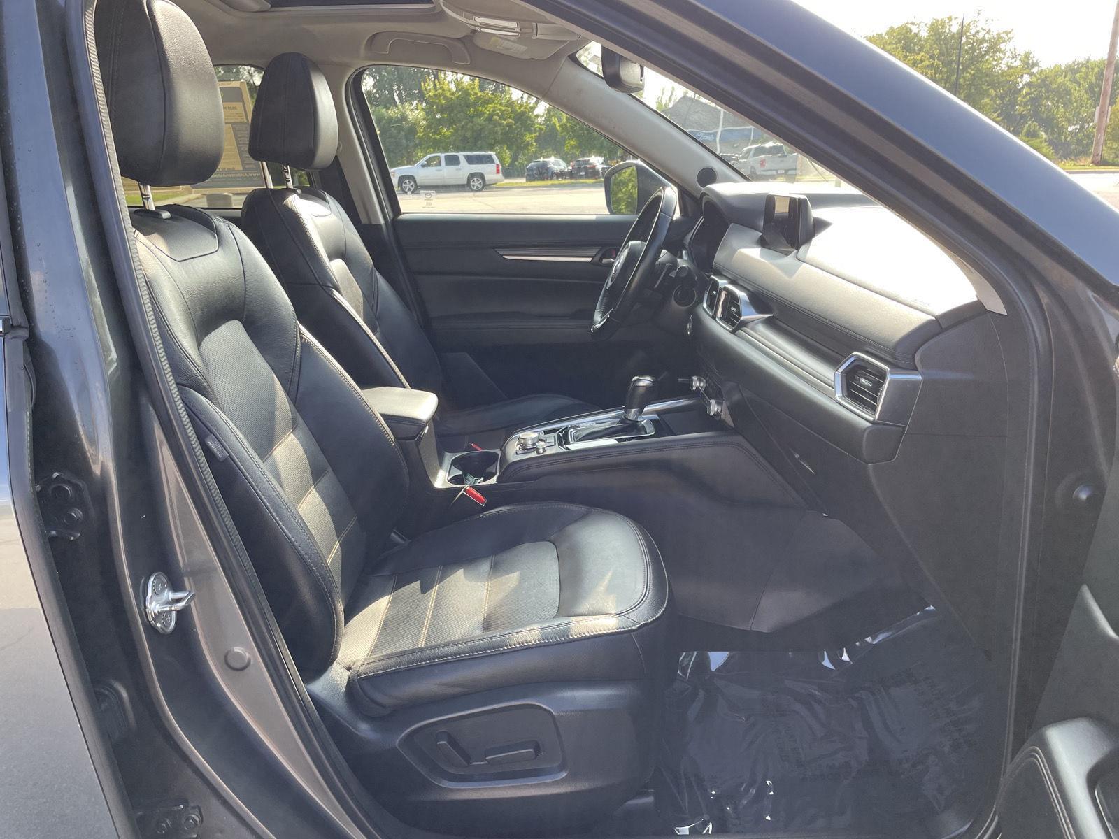 Vehicle photo 19