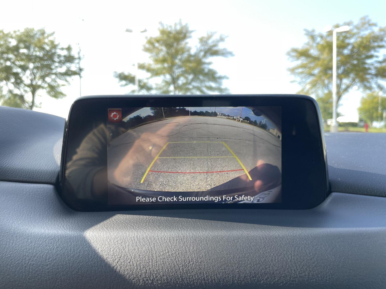 Vehicle photo 23