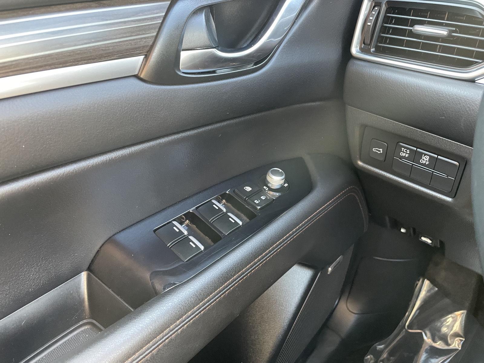 Vehicle photo 29