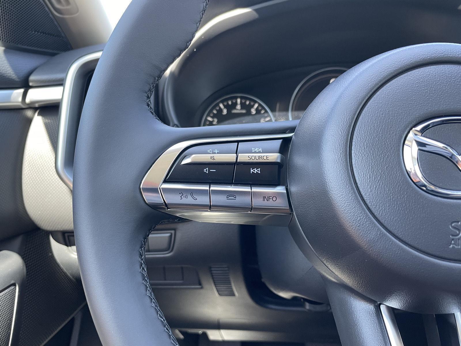 Vehicle photo 12