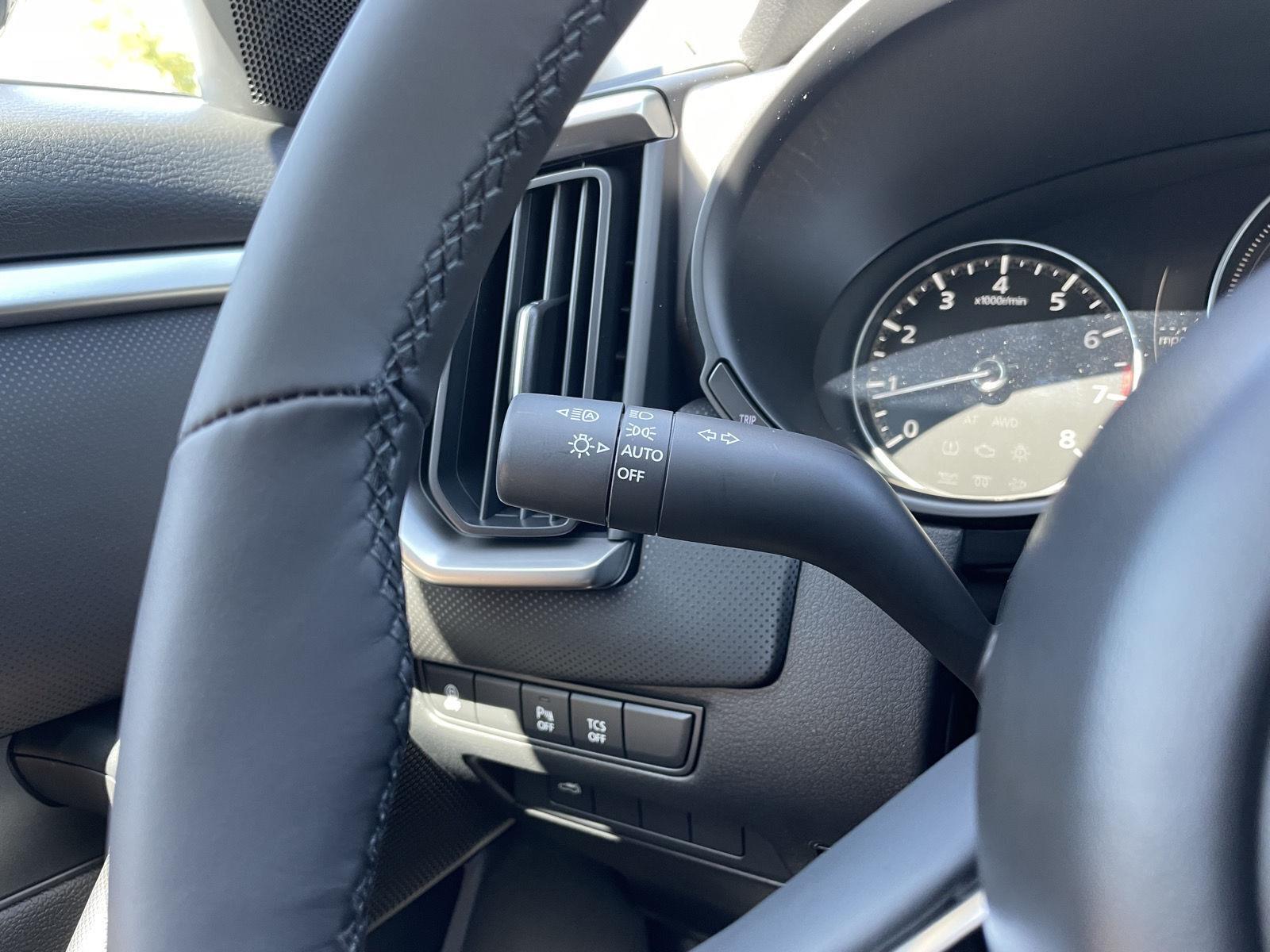 Vehicle photo 15