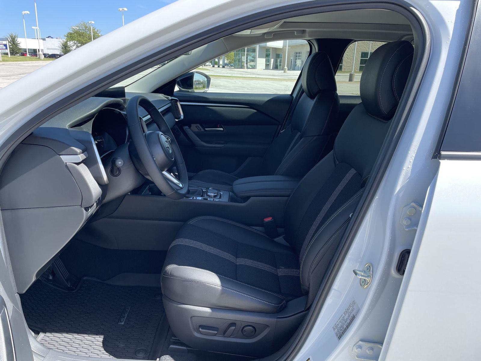 Vehicle photo 16