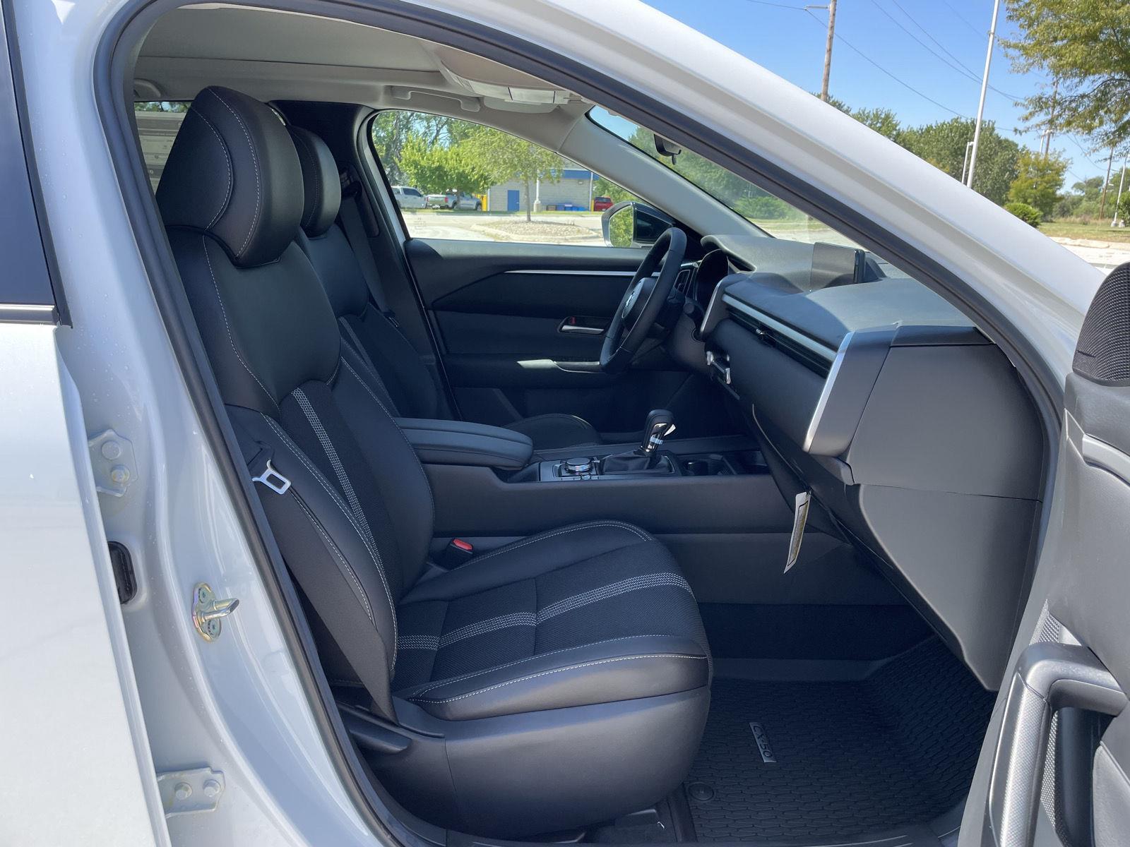 Vehicle photo 18