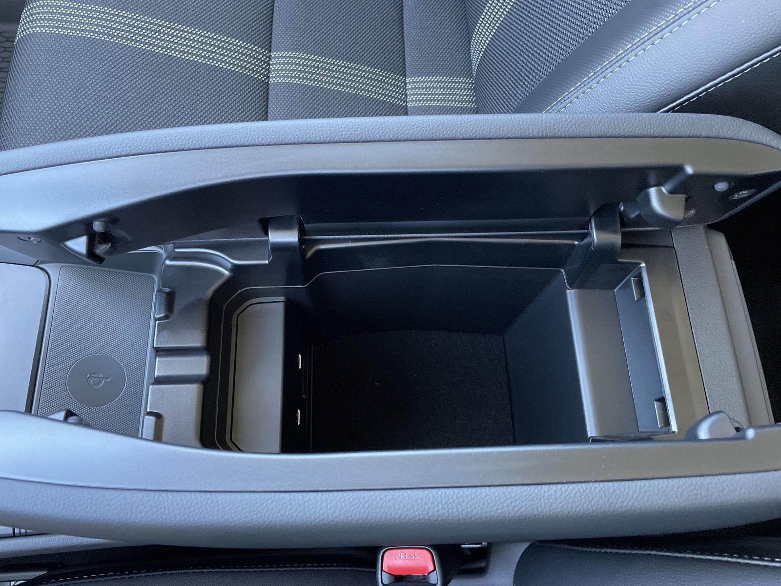 Vehicle photo 30