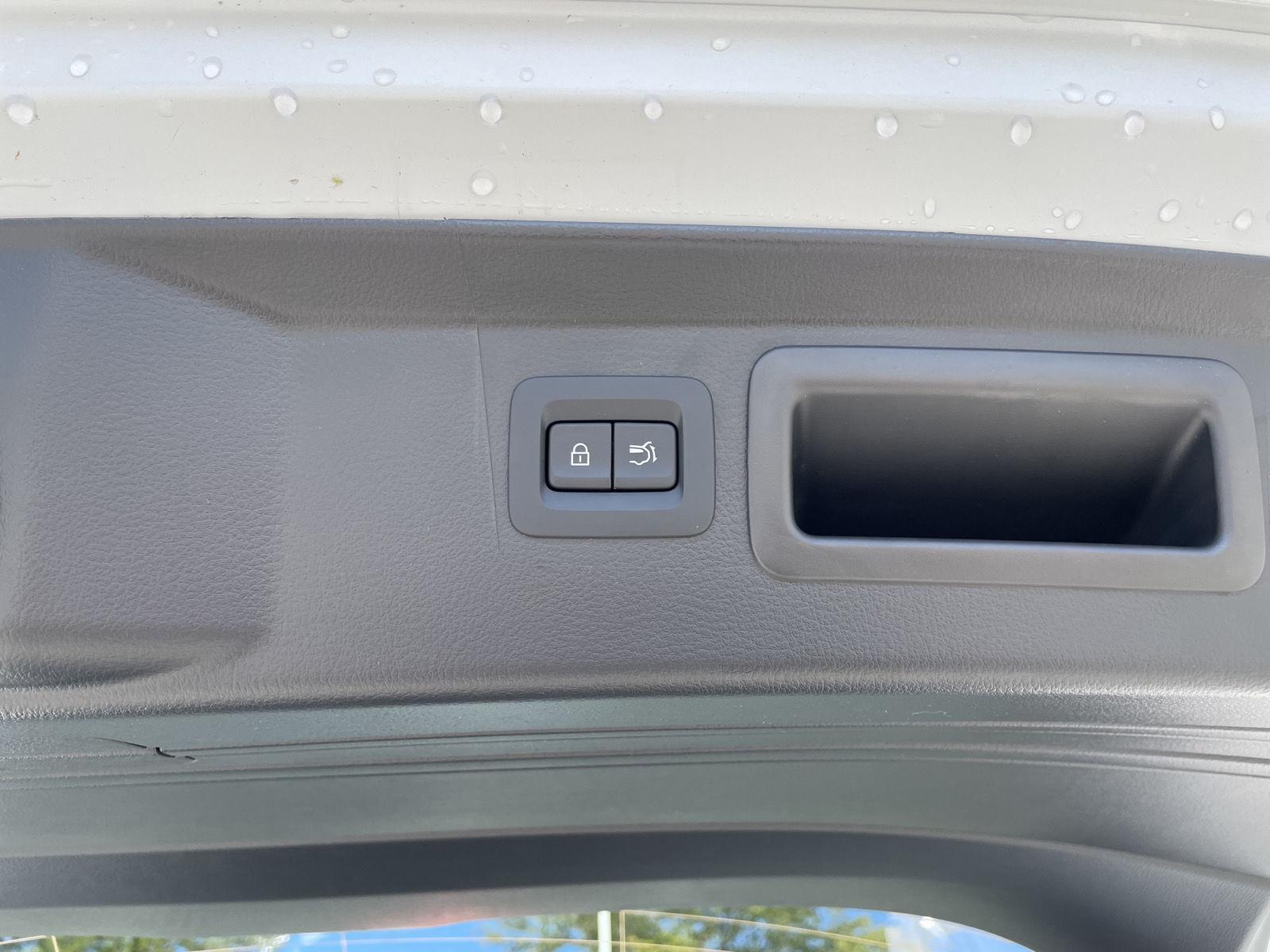 Vehicle photo 35