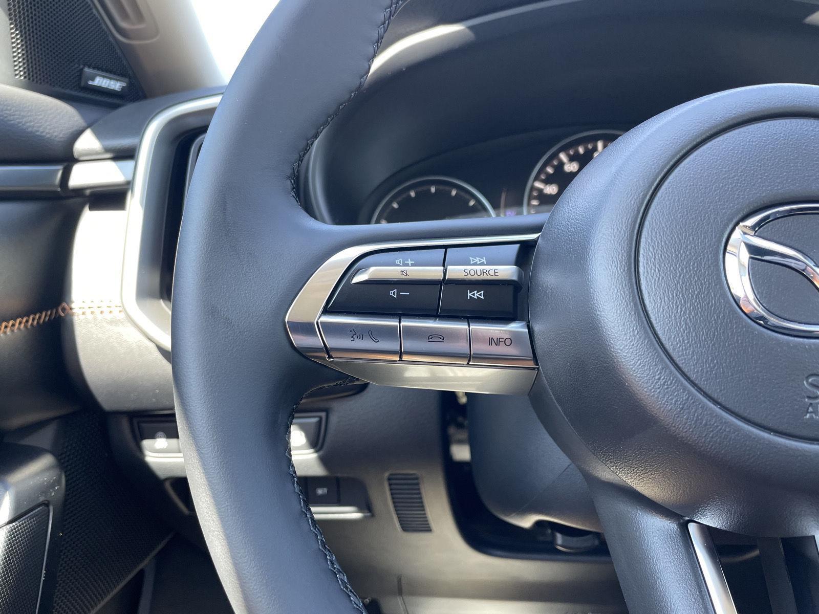Vehicle photo 12