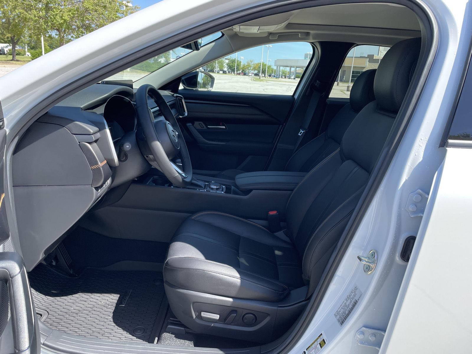 Vehicle photo 16