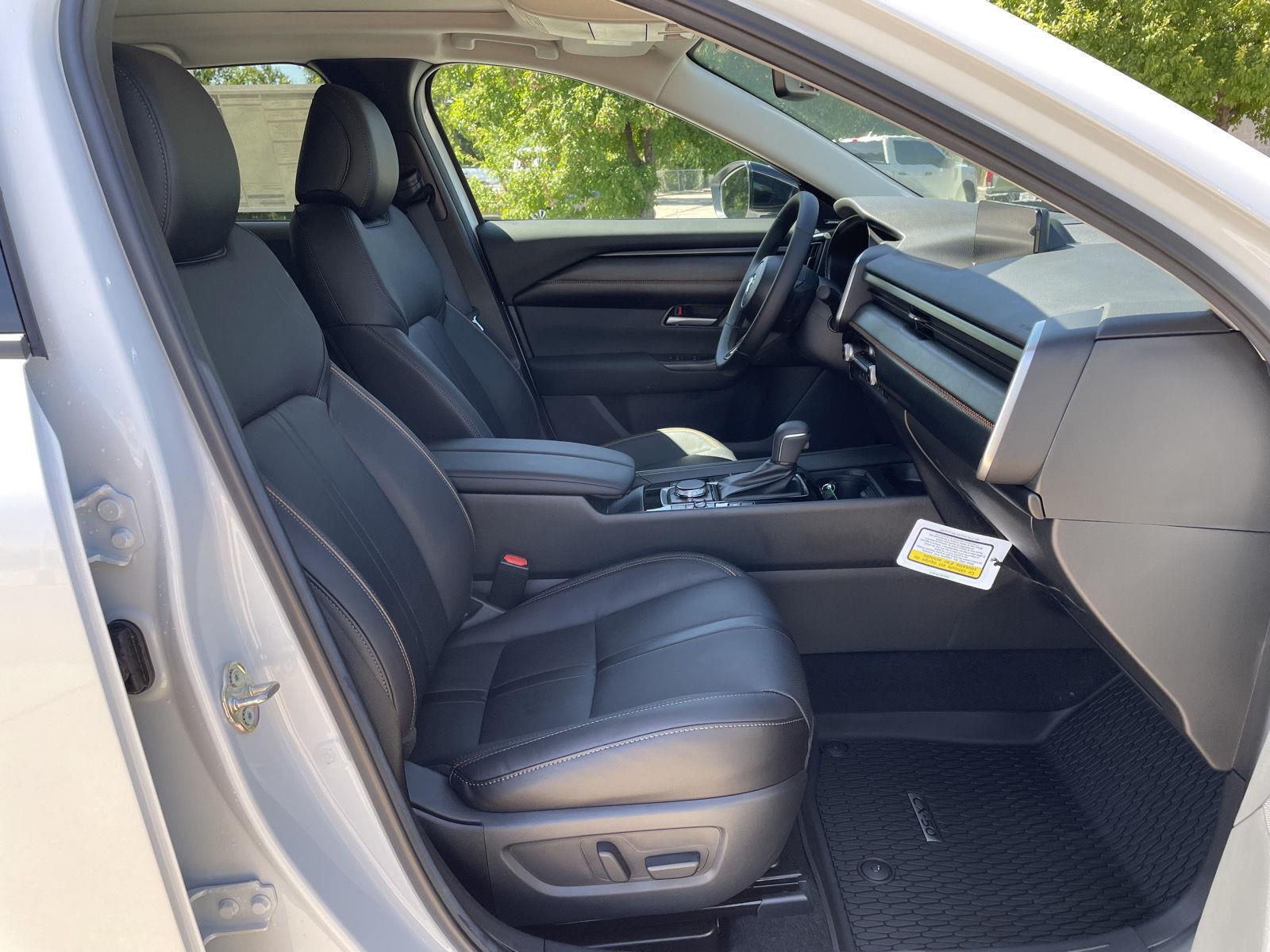 Vehicle photo 18