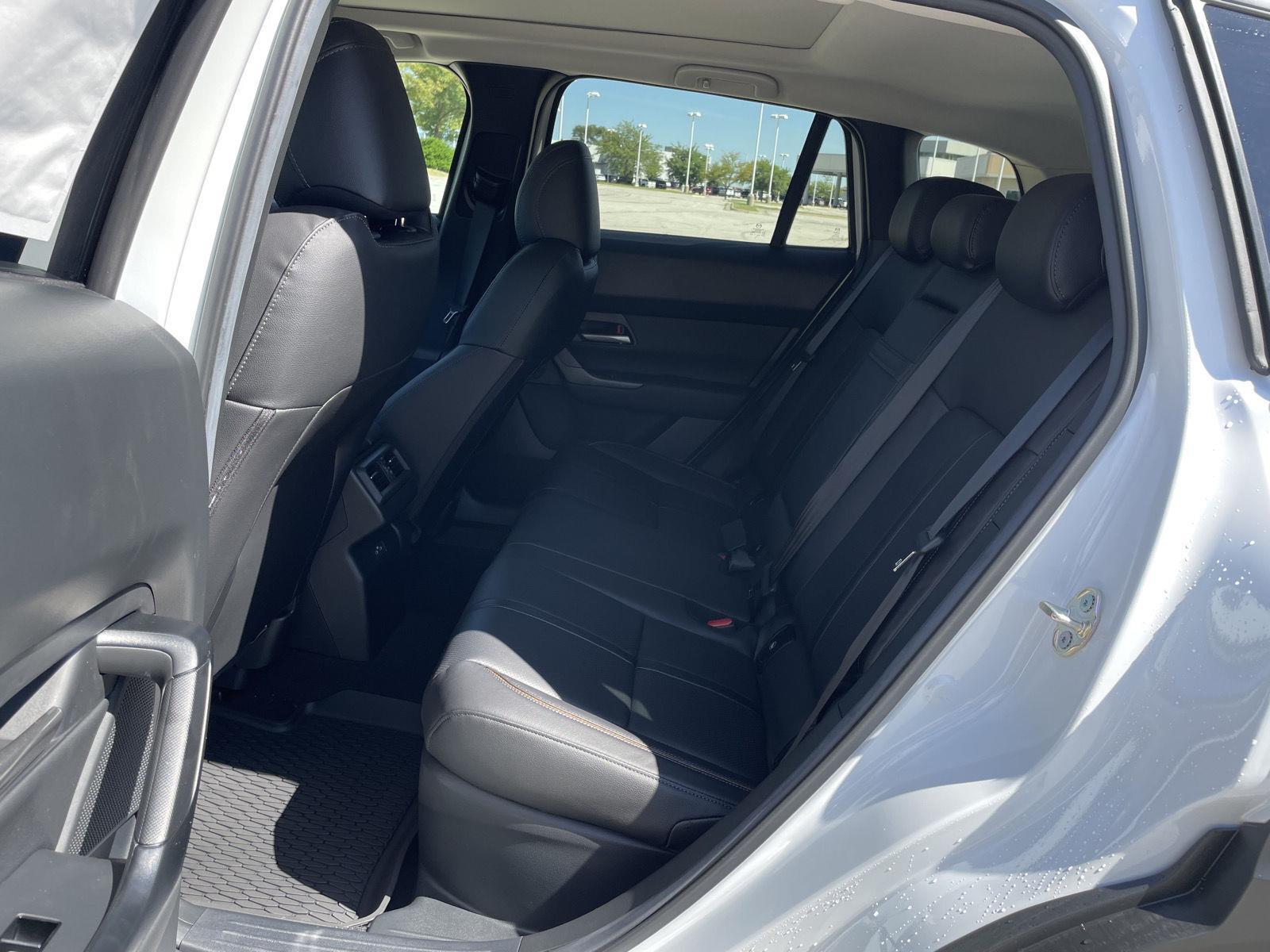 Vehicle photo 19