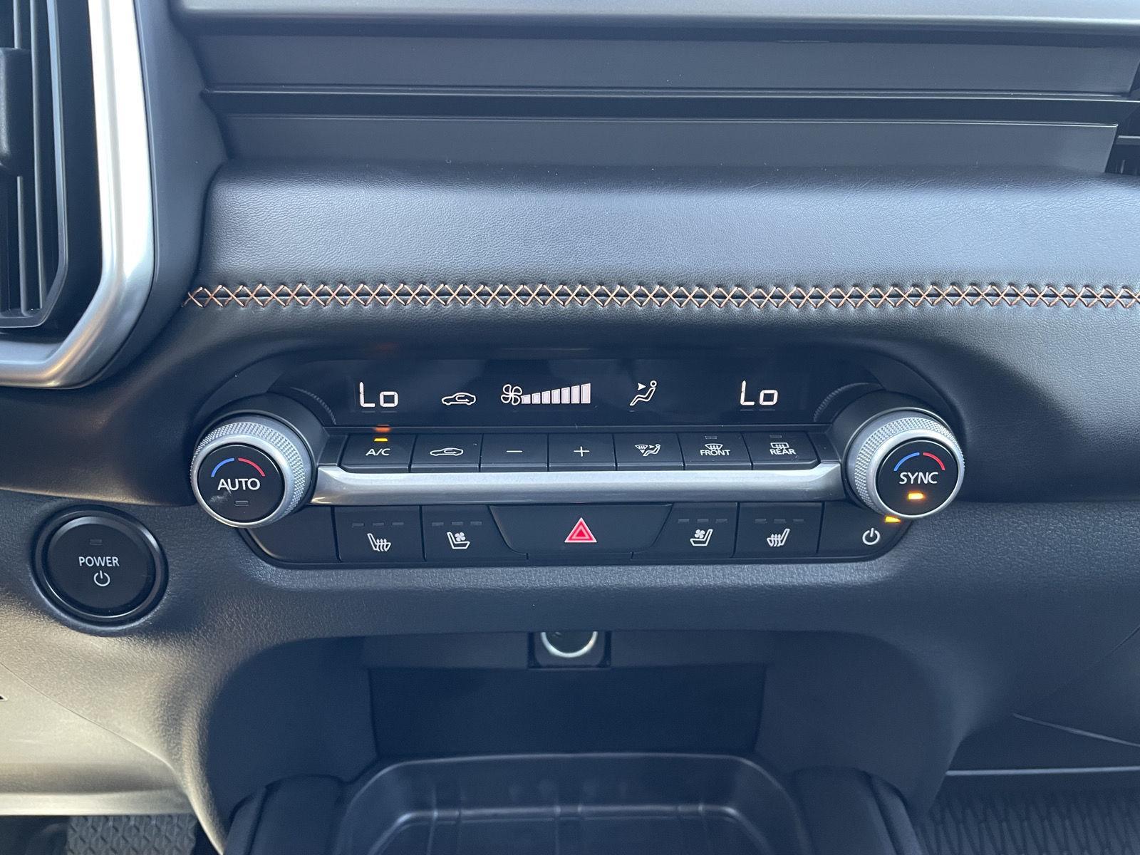 Vehicle photo 25