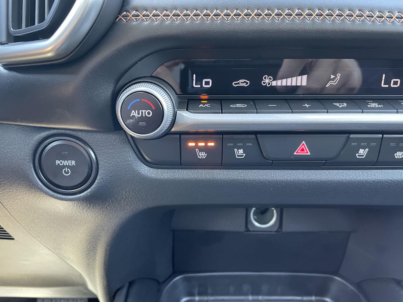 Vehicle photo 26