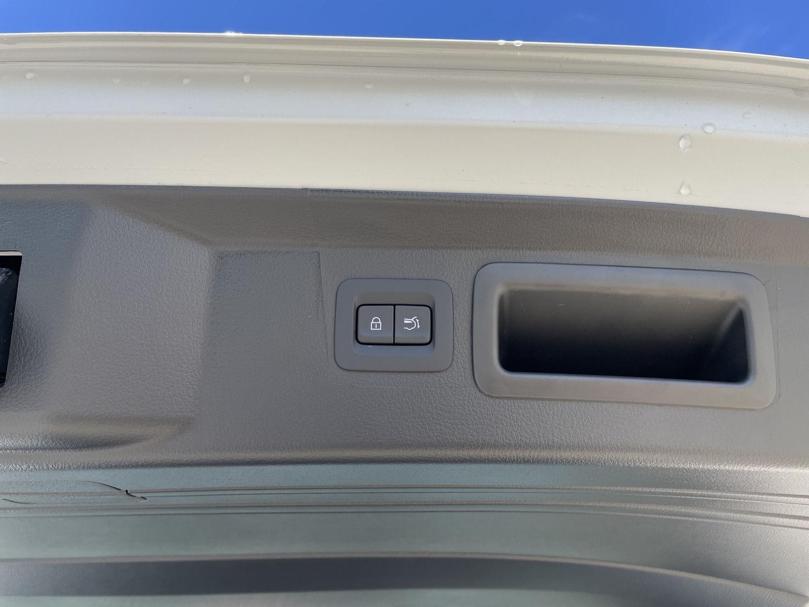 Vehicle photo 36