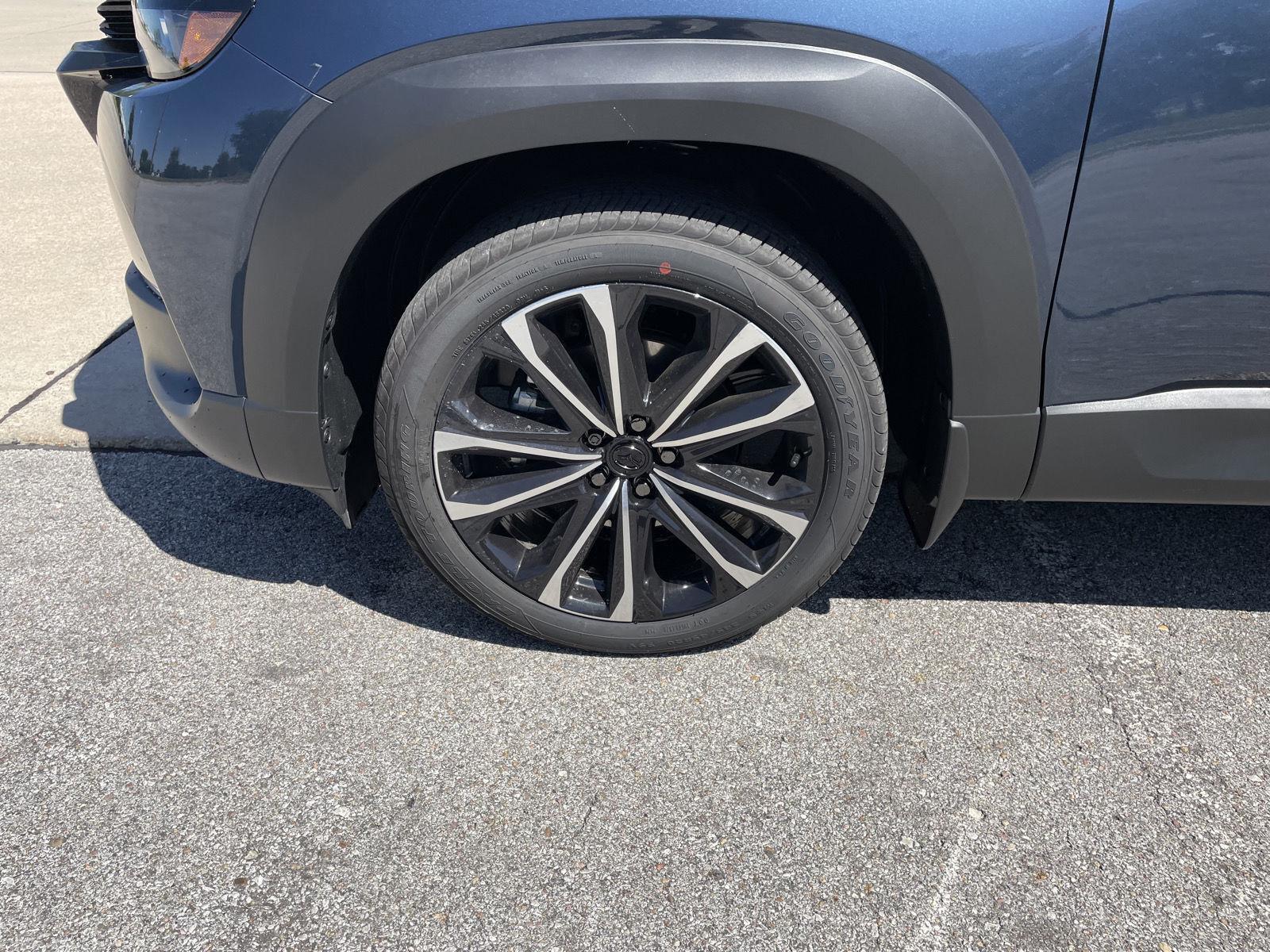 Vehicle photo 10