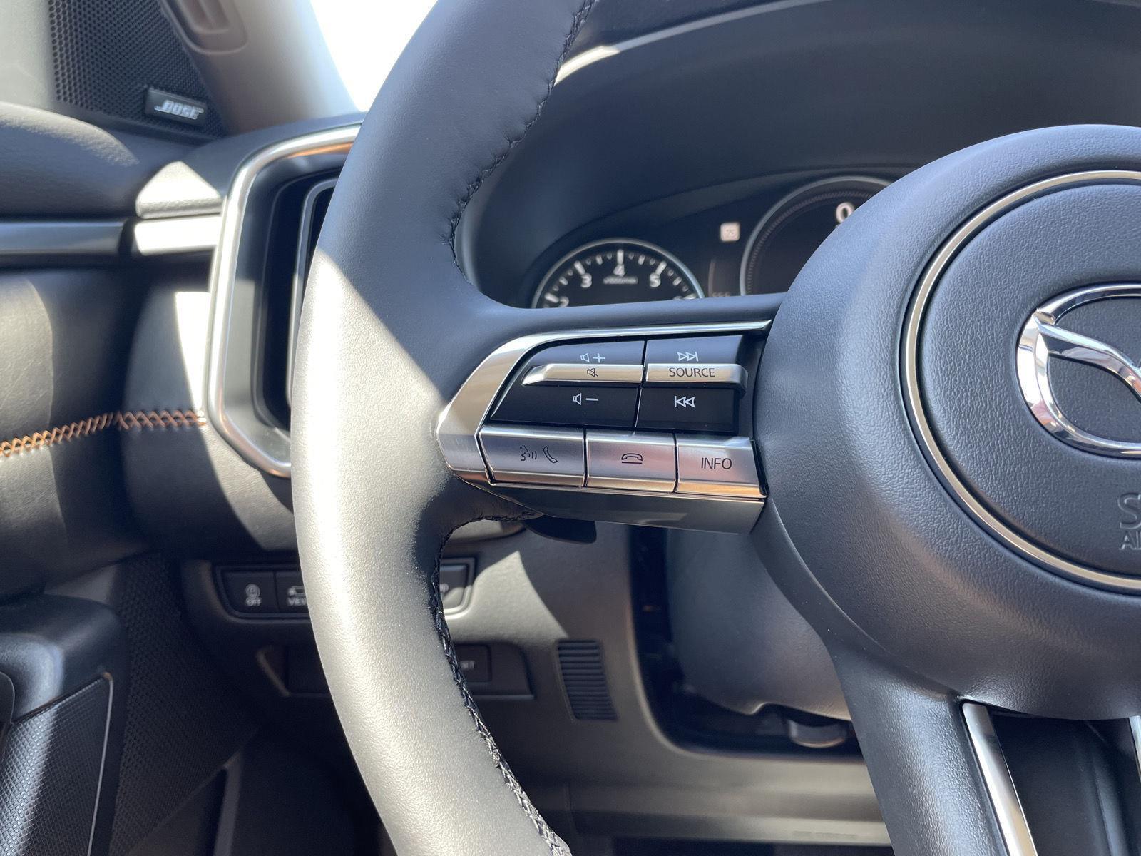Vehicle photo 12