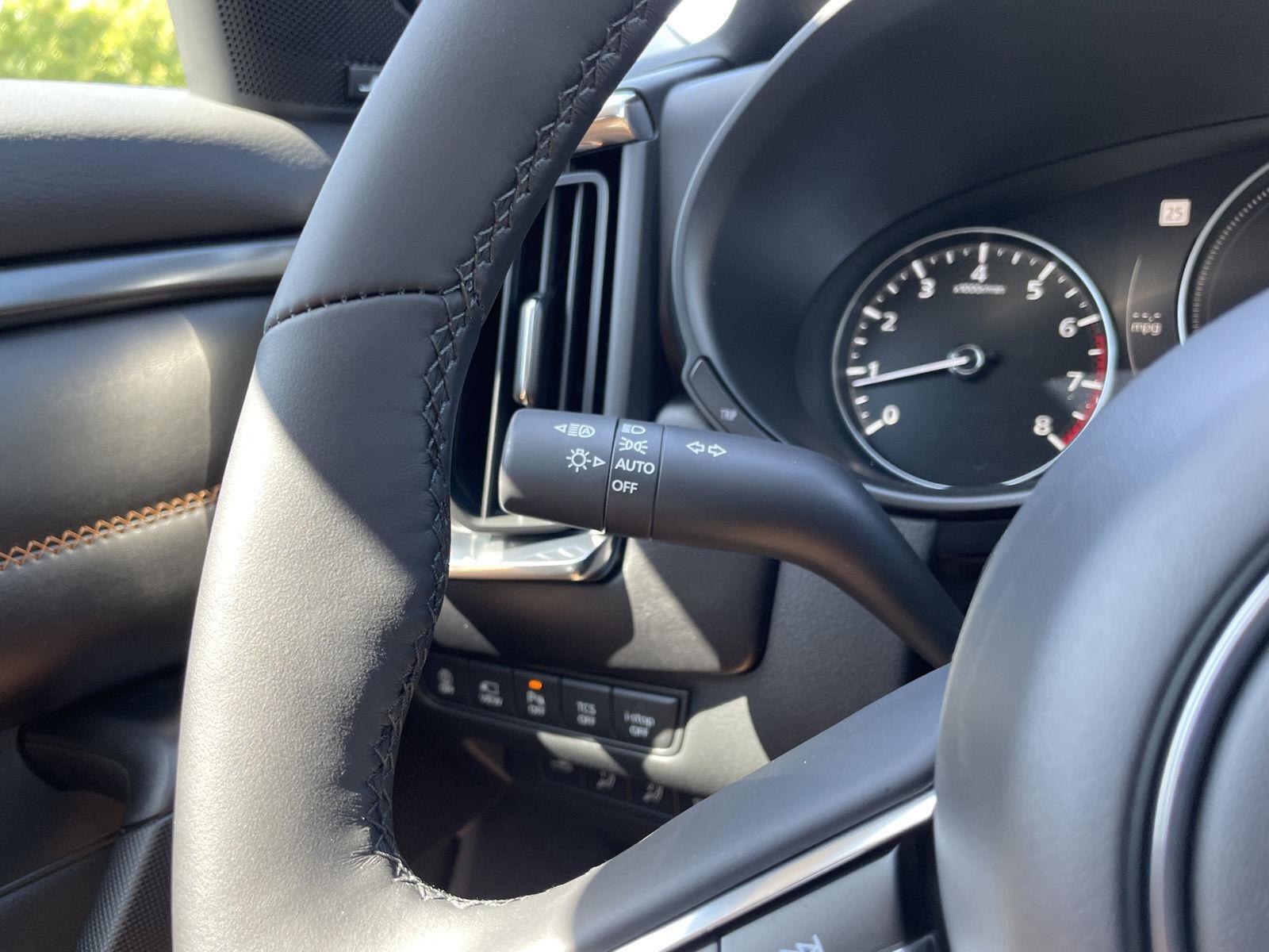 Vehicle photo 15