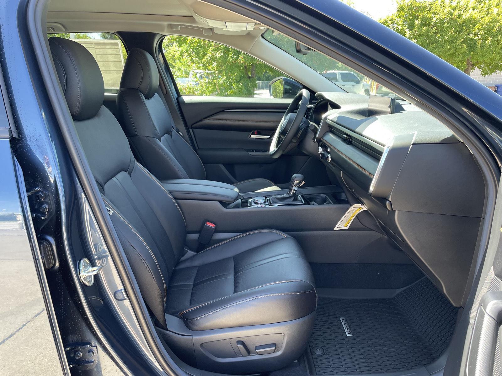 Vehicle photo 18