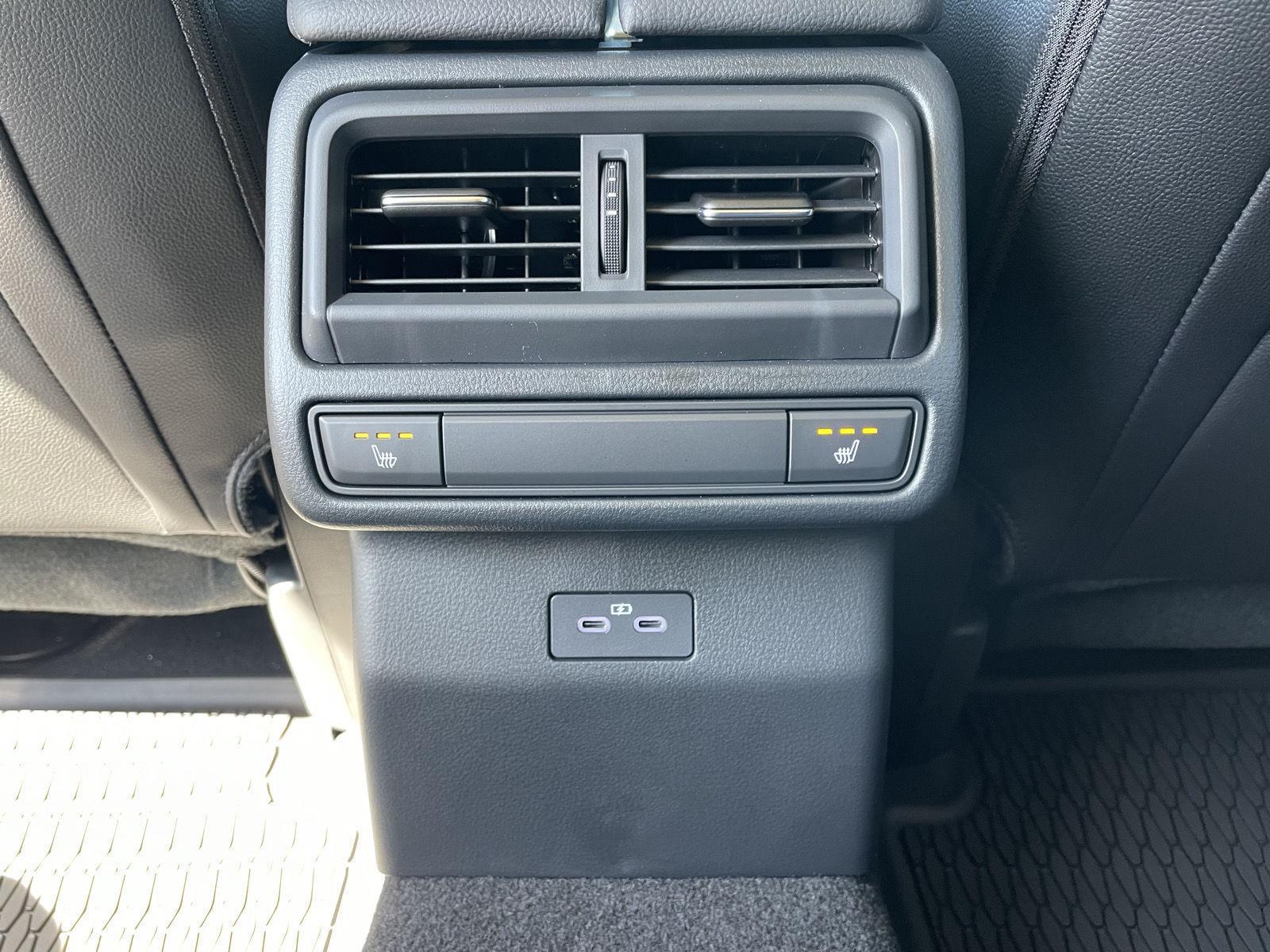 Vehicle photo 20