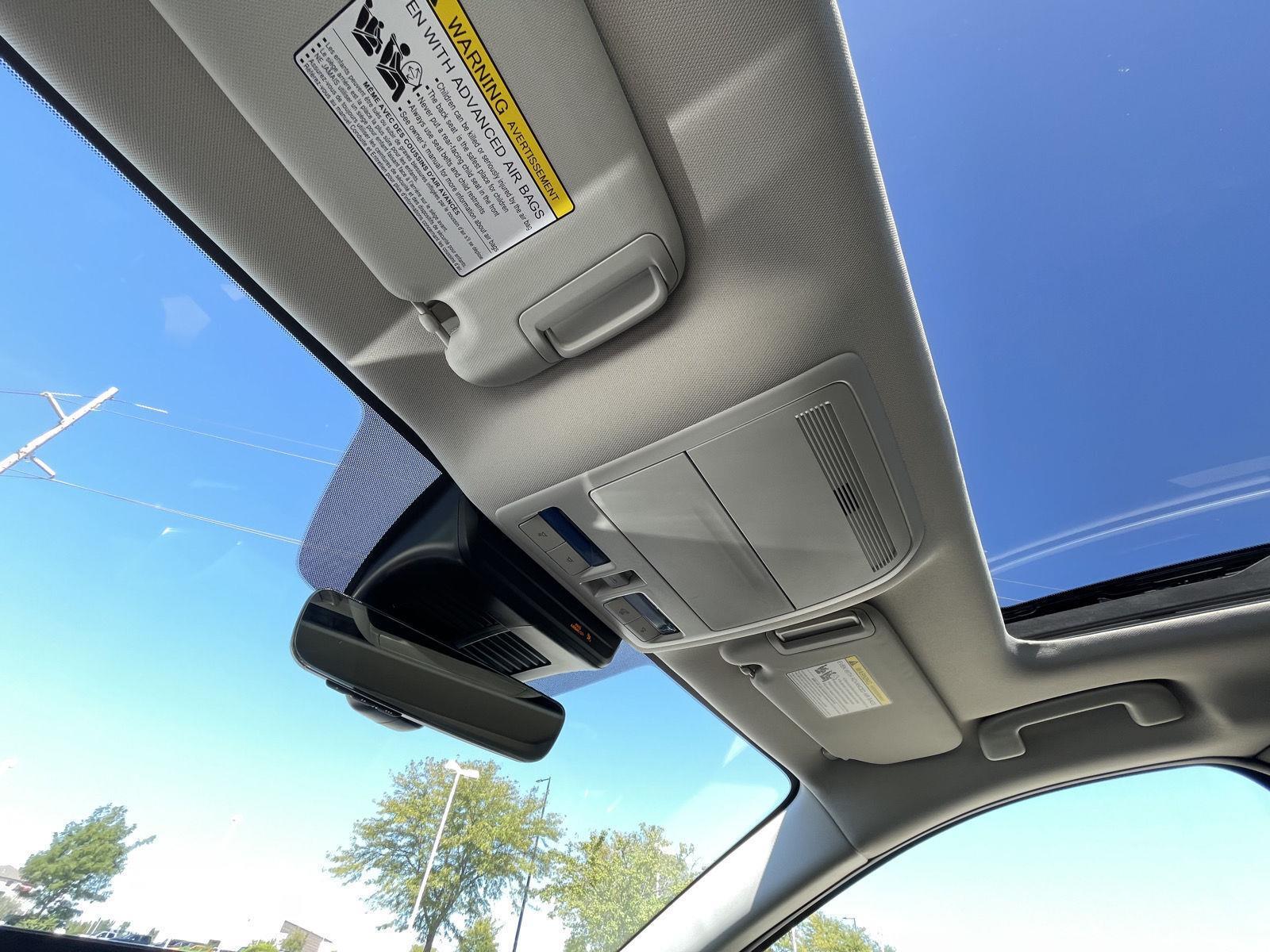 Vehicle photo 21