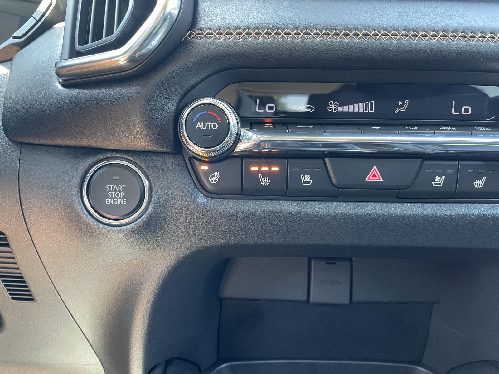 Vehicle photo 29
