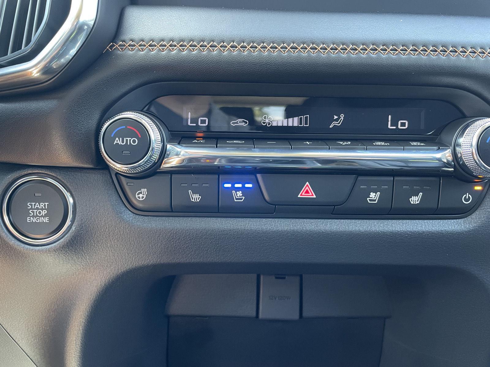 Vehicle photo 30