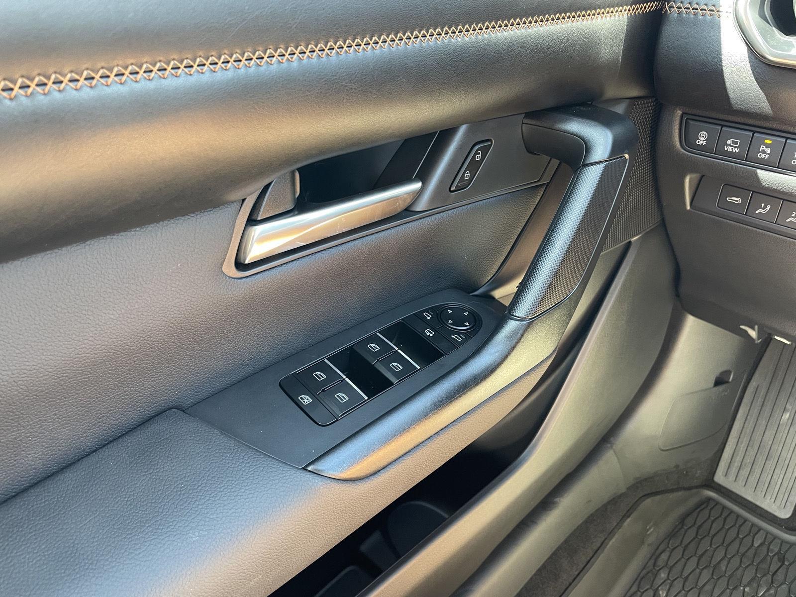 Vehicle photo 31