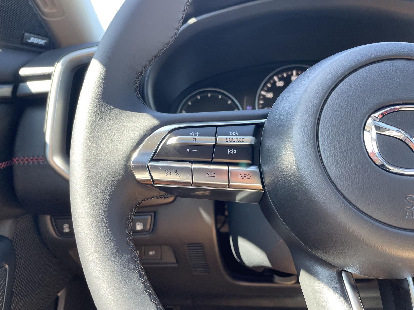 Vehicle photo 12