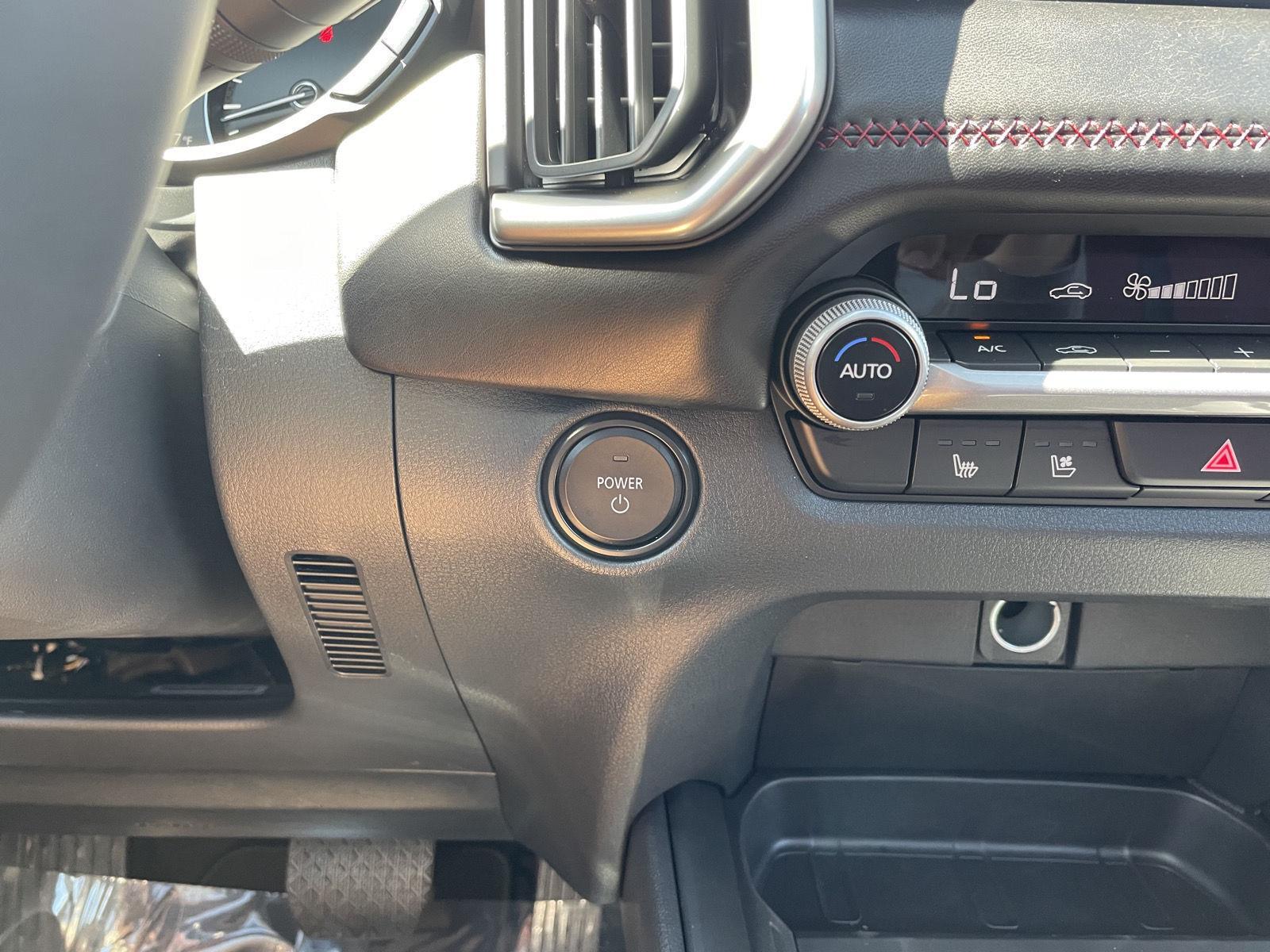 Vehicle photo 24