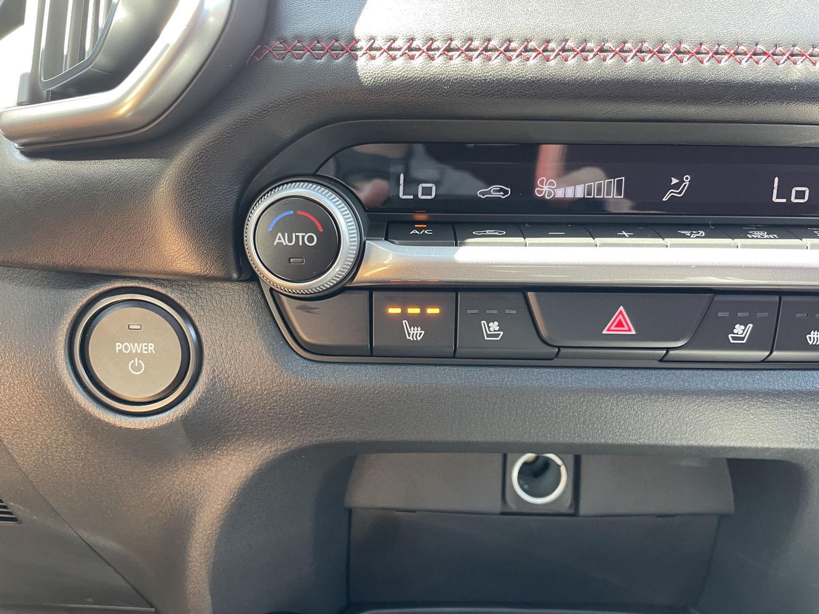 Vehicle photo 26