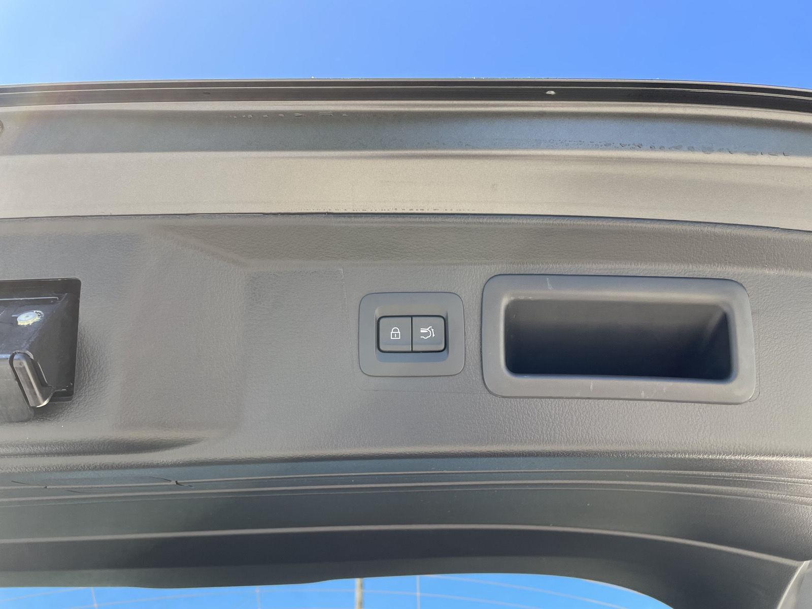 Vehicle photo 36