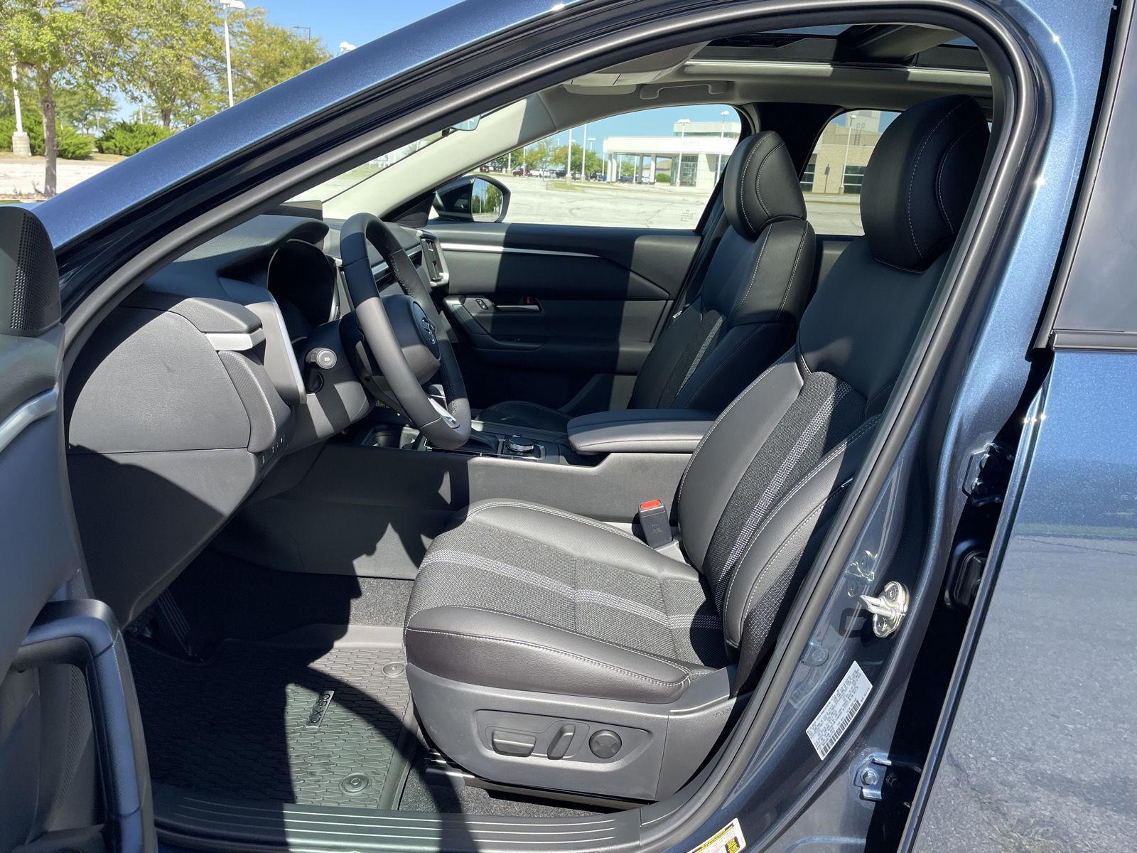 Vehicle photo 16