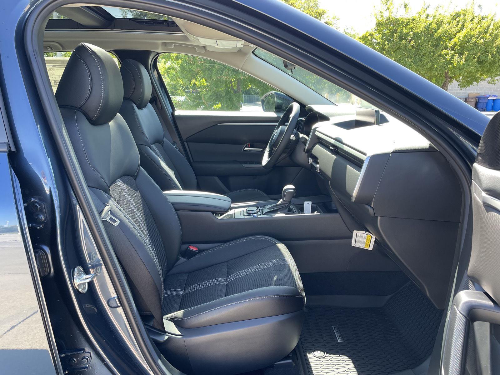 Vehicle photo 18