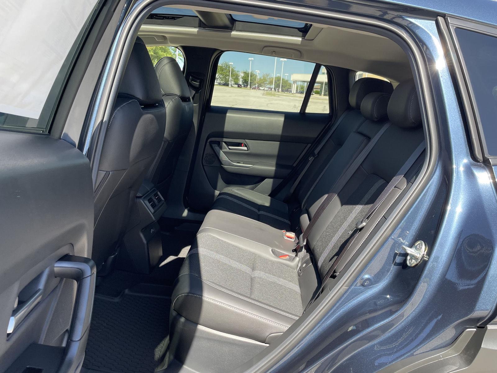 Vehicle photo 19