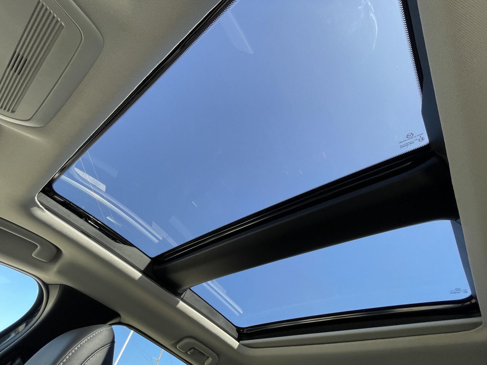 Vehicle photo 21