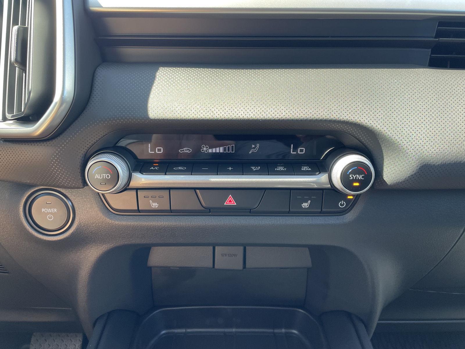 Vehicle photo 25