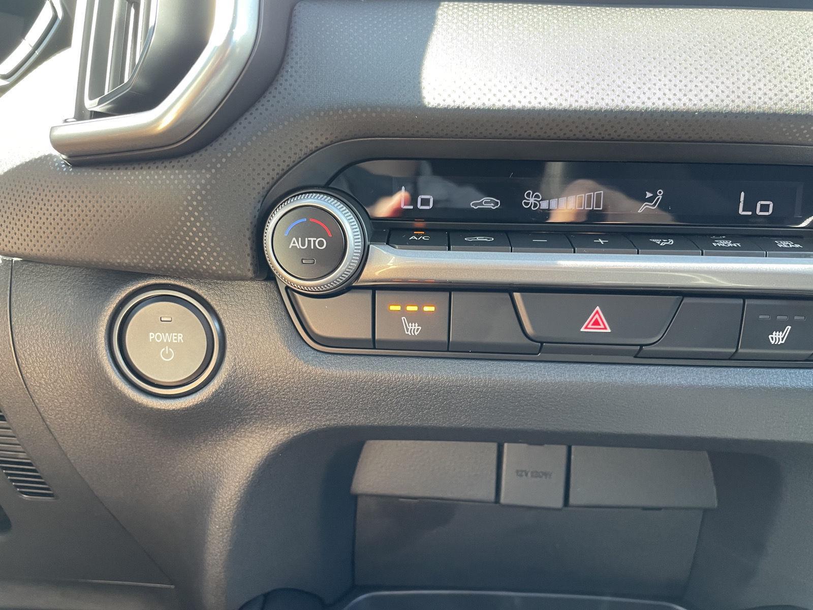Vehicle photo 26
