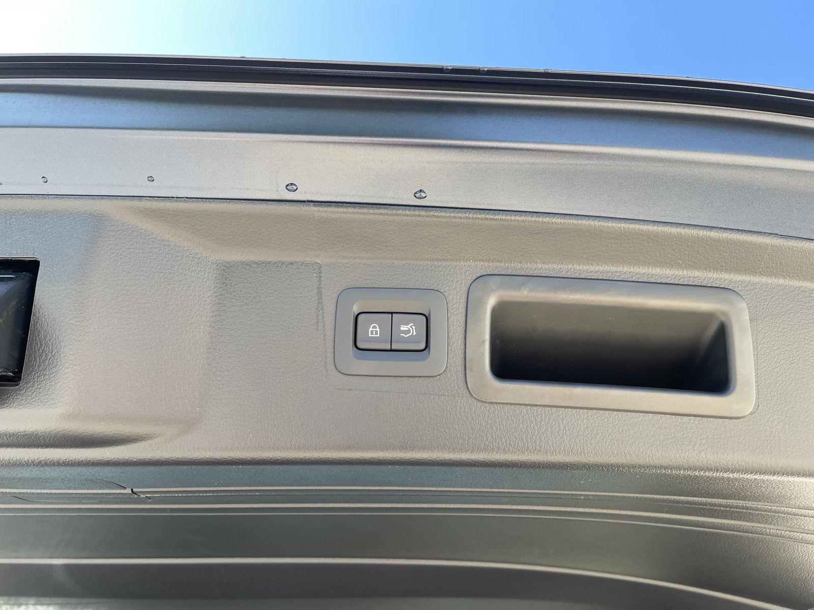 Vehicle photo 35