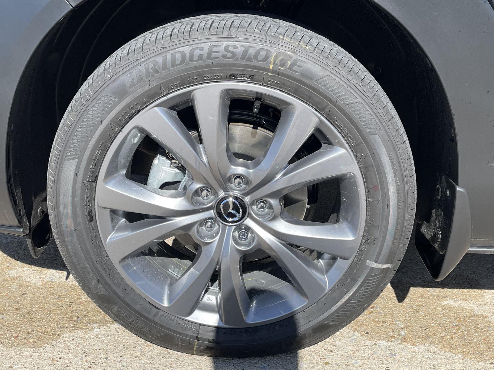 Vehicle photo 10