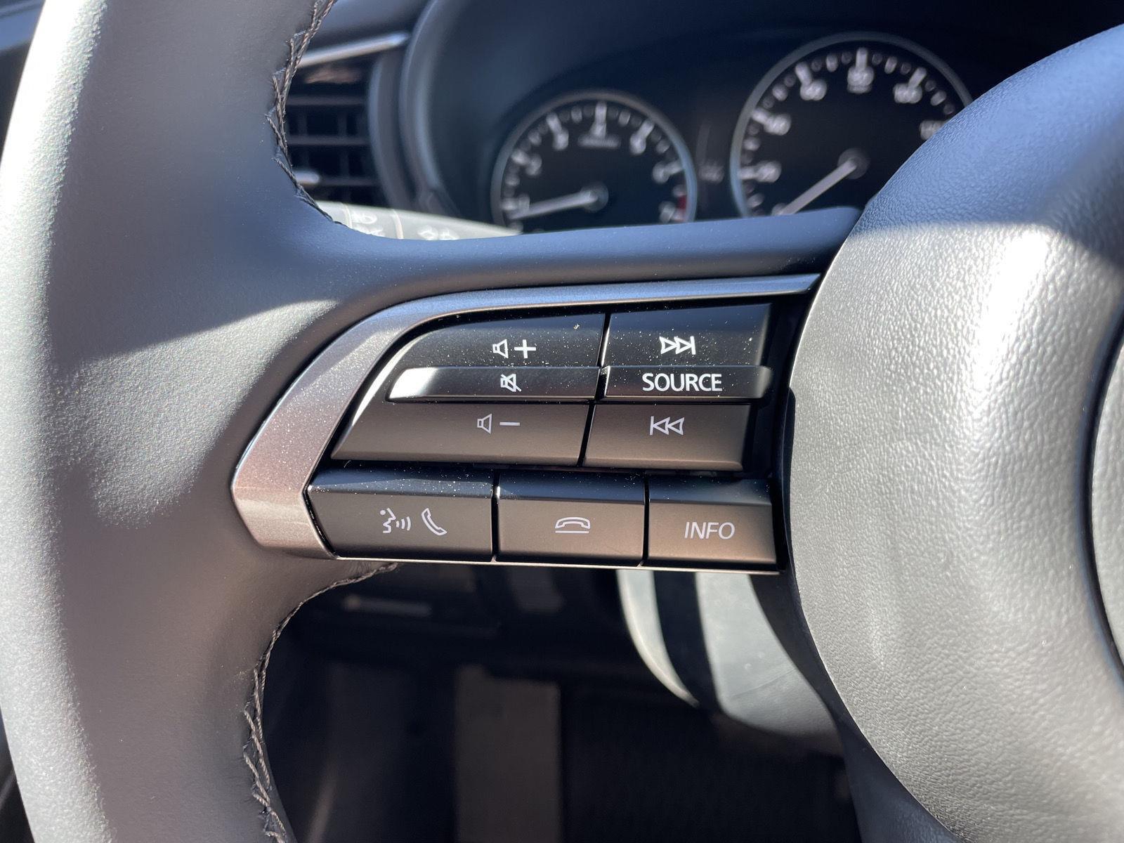 Vehicle photo 12