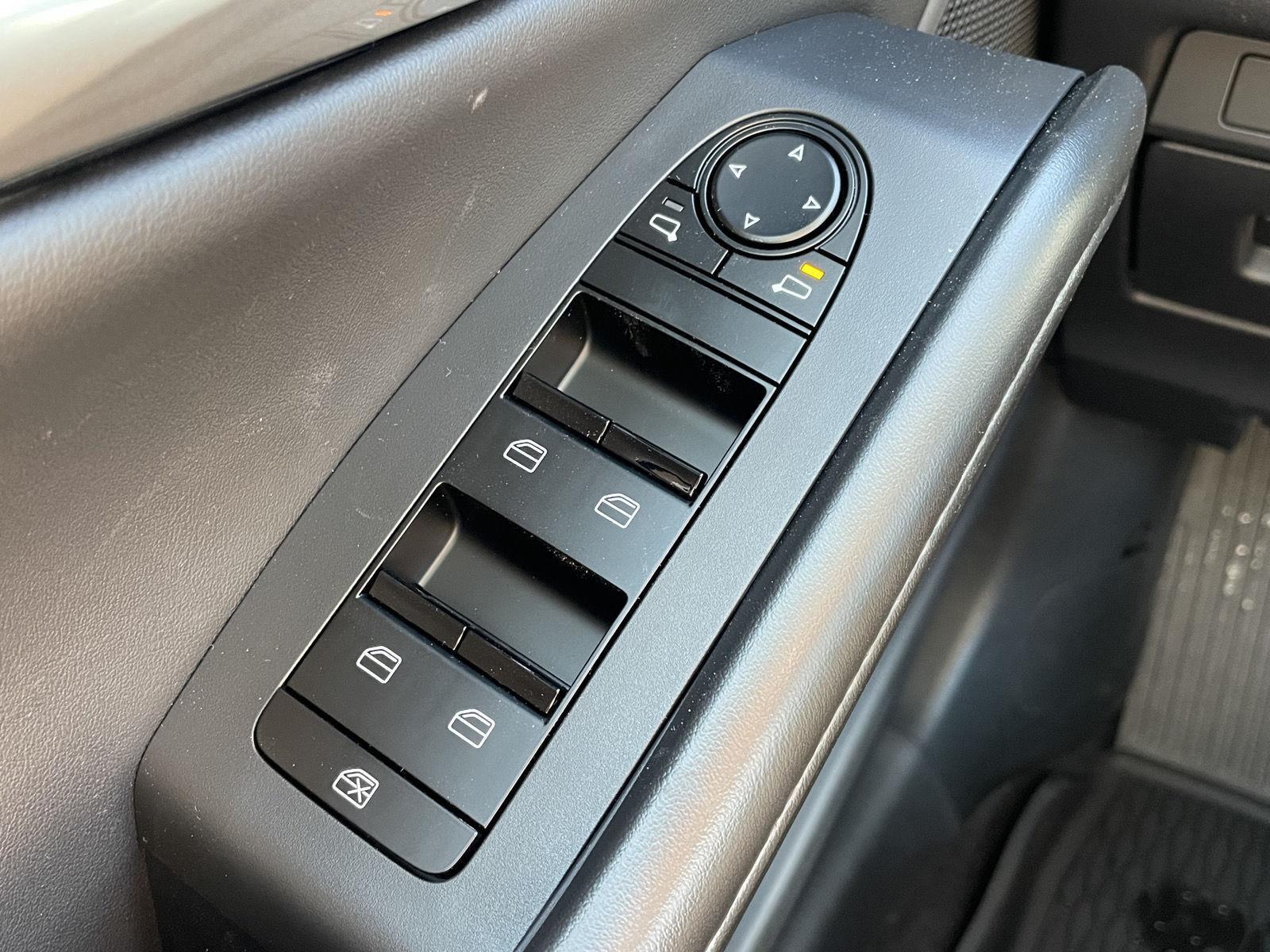 Vehicle photo 16