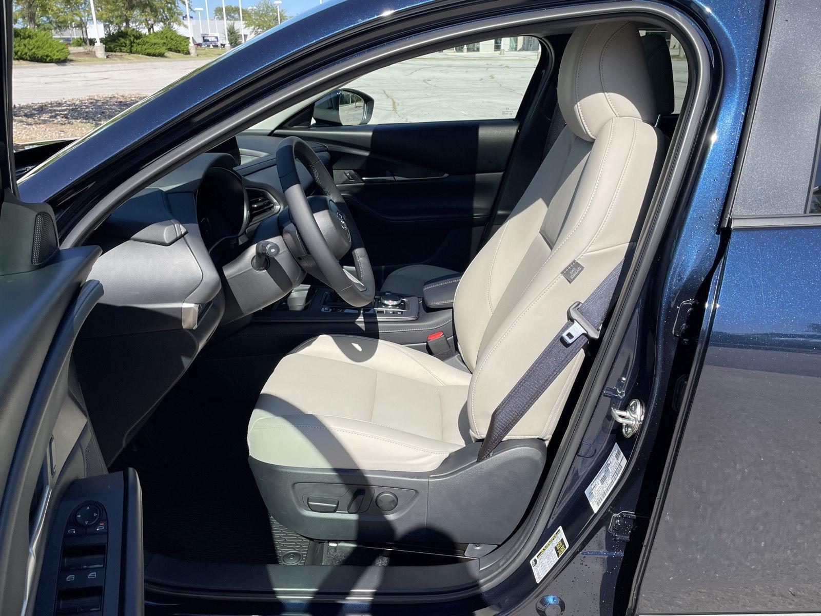 Vehicle photo 17