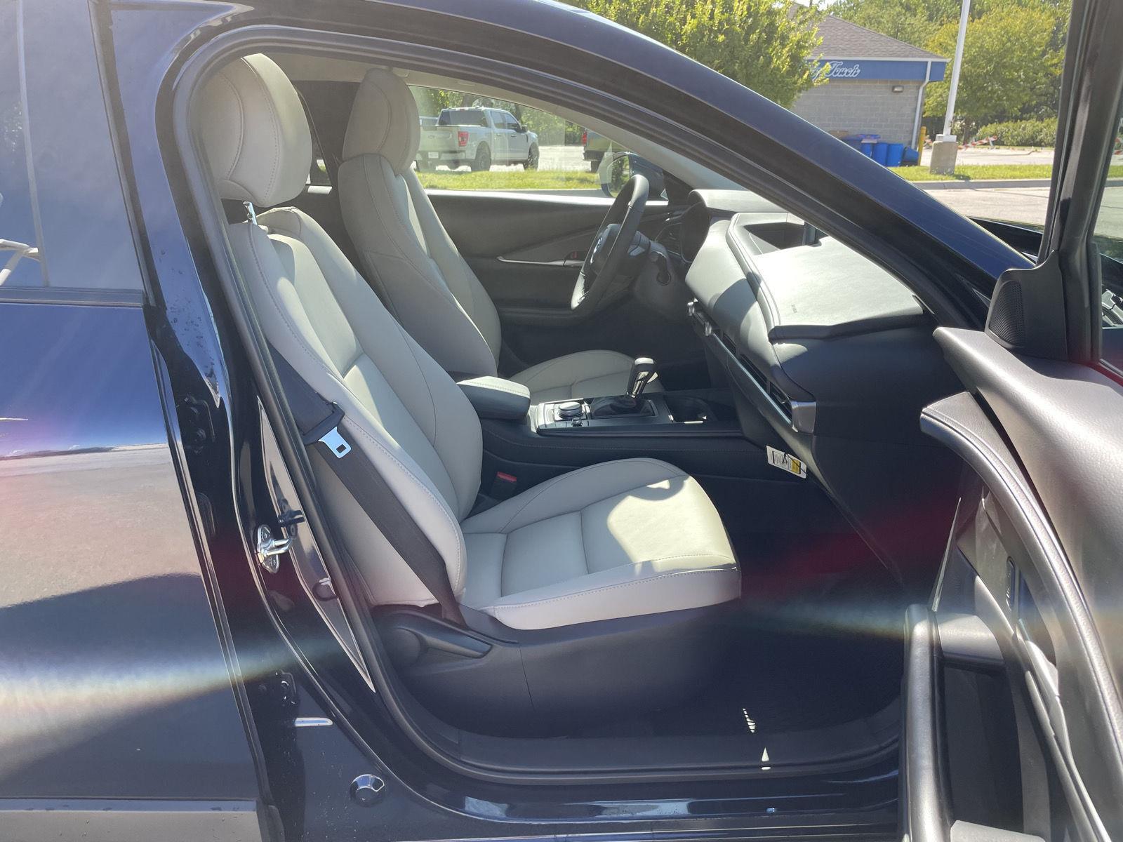 Vehicle photo 19