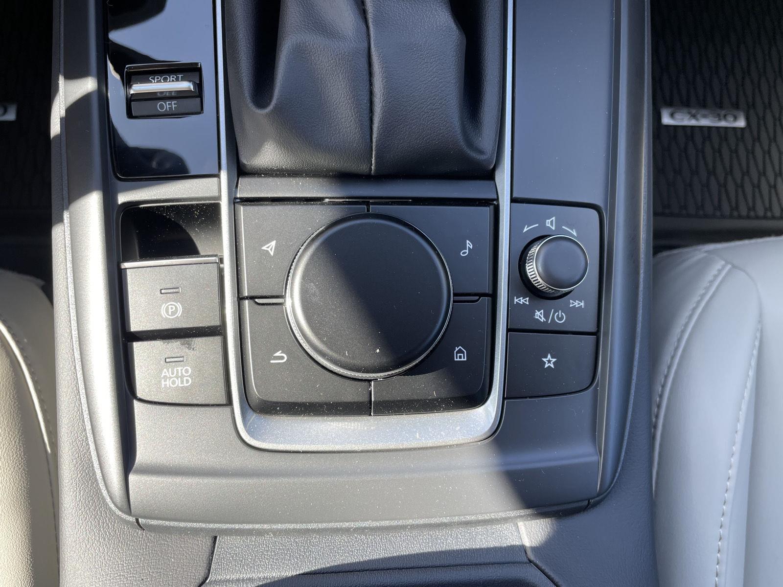 Vehicle photo 23