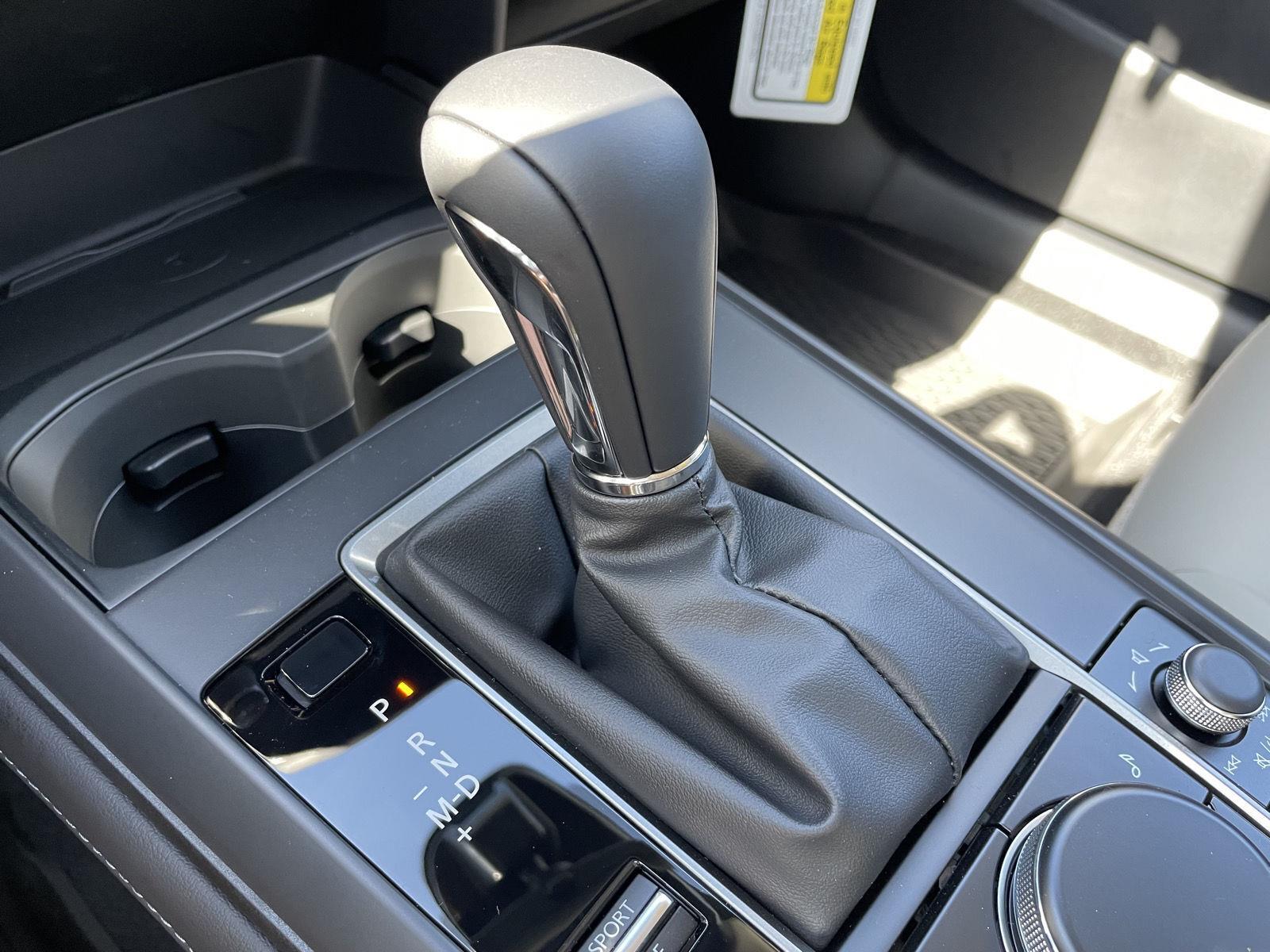 Vehicle photo 24