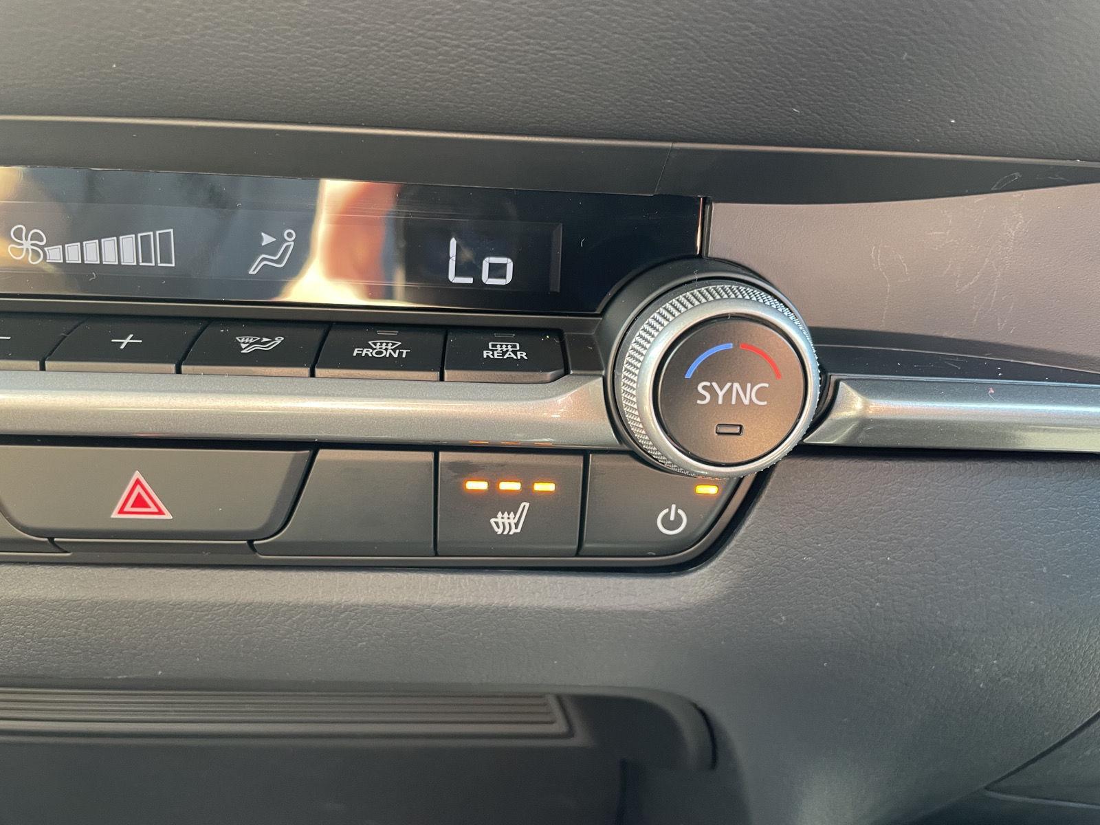 Vehicle photo 29