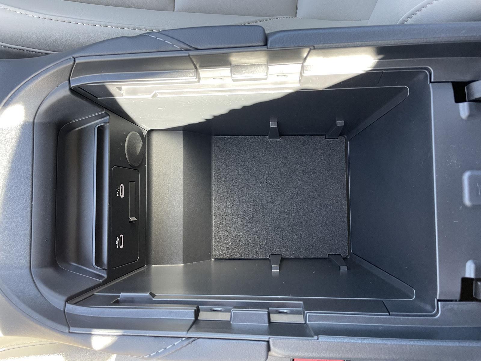 Vehicle photo 30