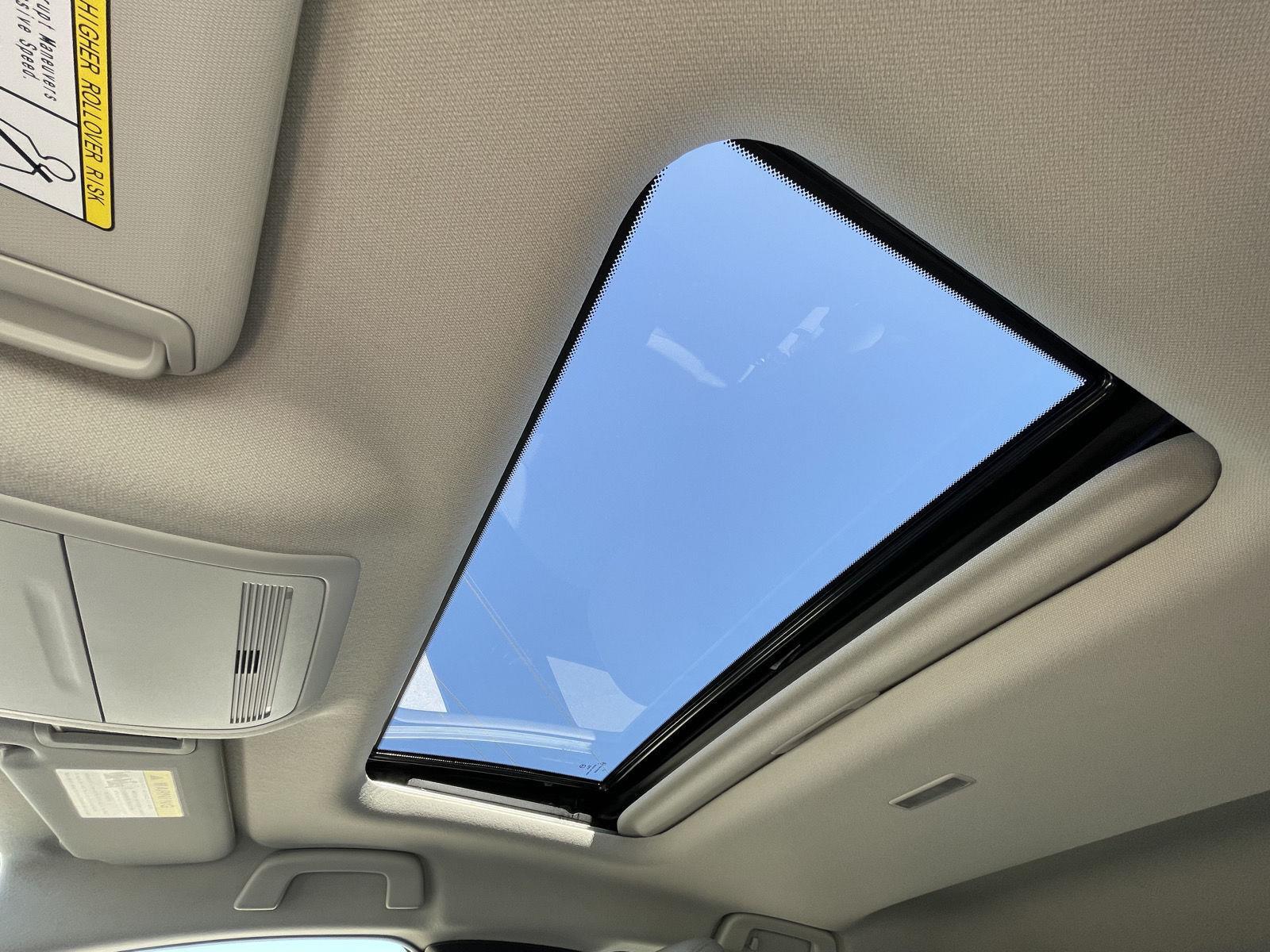 Vehicle photo 32