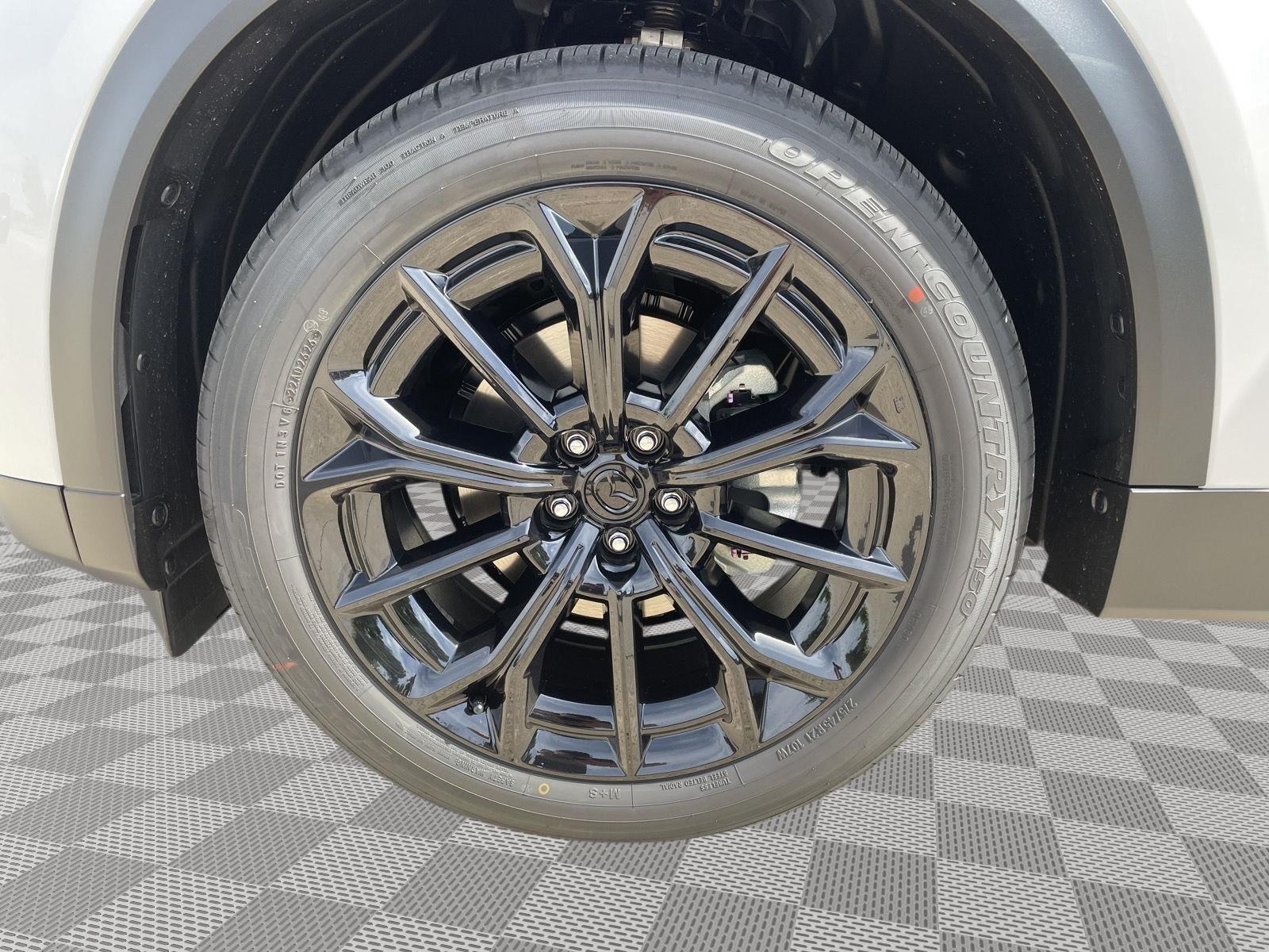 Vehicle photo 10