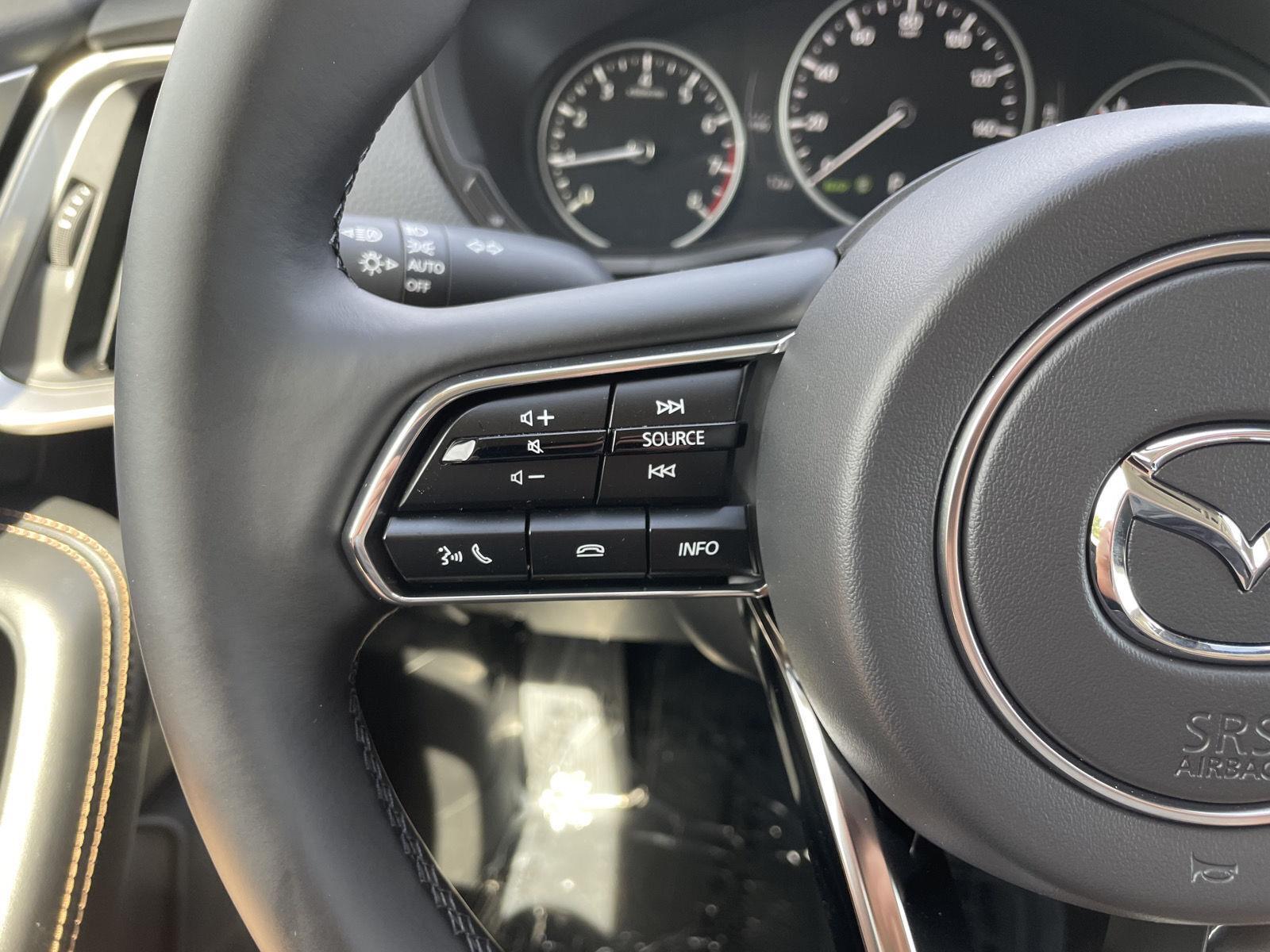 Vehicle photo 12