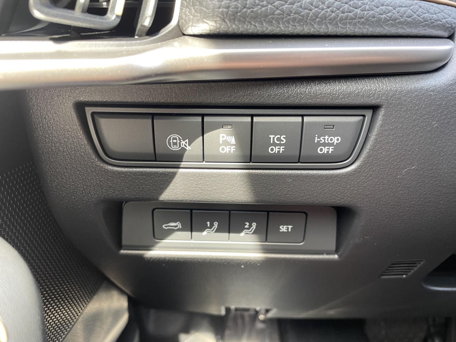 Vehicle photo 15